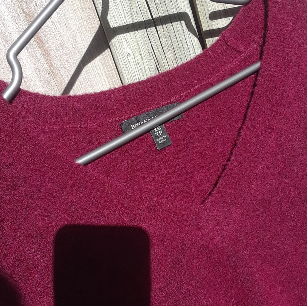 Size XS Banana Republic Maroon Burgundy V Neck Sweater Merino Wool Alpaca - Picture 7 of 16